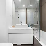 Апартаменти Modern With Terrace & Sea Views In Cancelada -